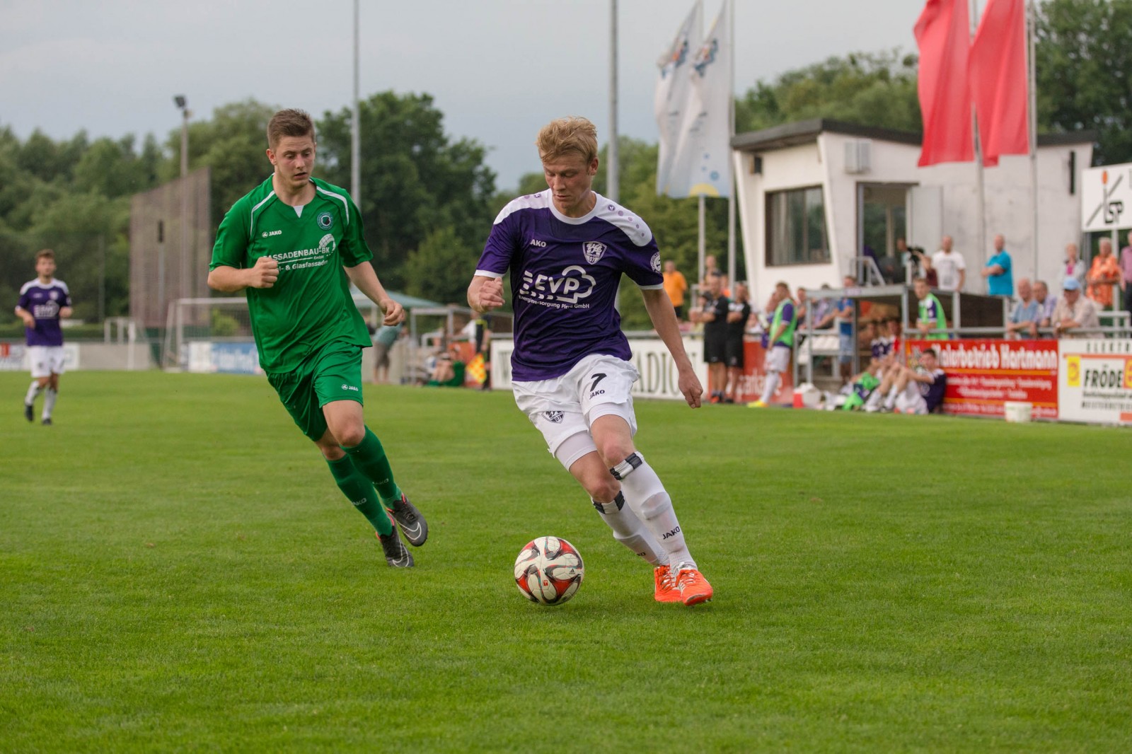 Enge Ballführung und dynamisch: Tobias Naumann vom VfL Pirna. Foto: Marko Förster