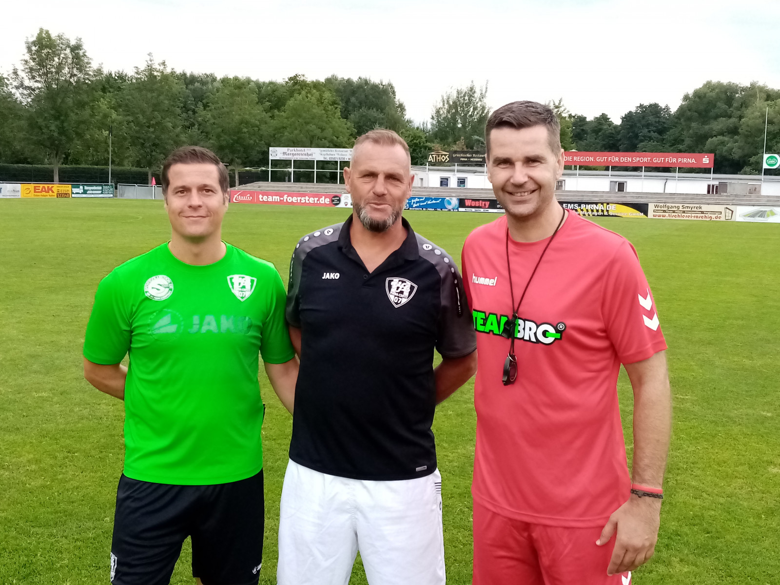 Trainertrio: Frank Paulus (li.) und Enrico Mühle (Mi.) mit Lok-Chefcoach Dusan Milicevic. Foto: Andreas Reiche