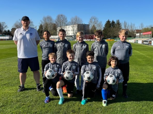 Kleine Talente, große Fußballfreude: Die E2-Junioren 2024/2025 des VfL Pirna. Foto: VfL