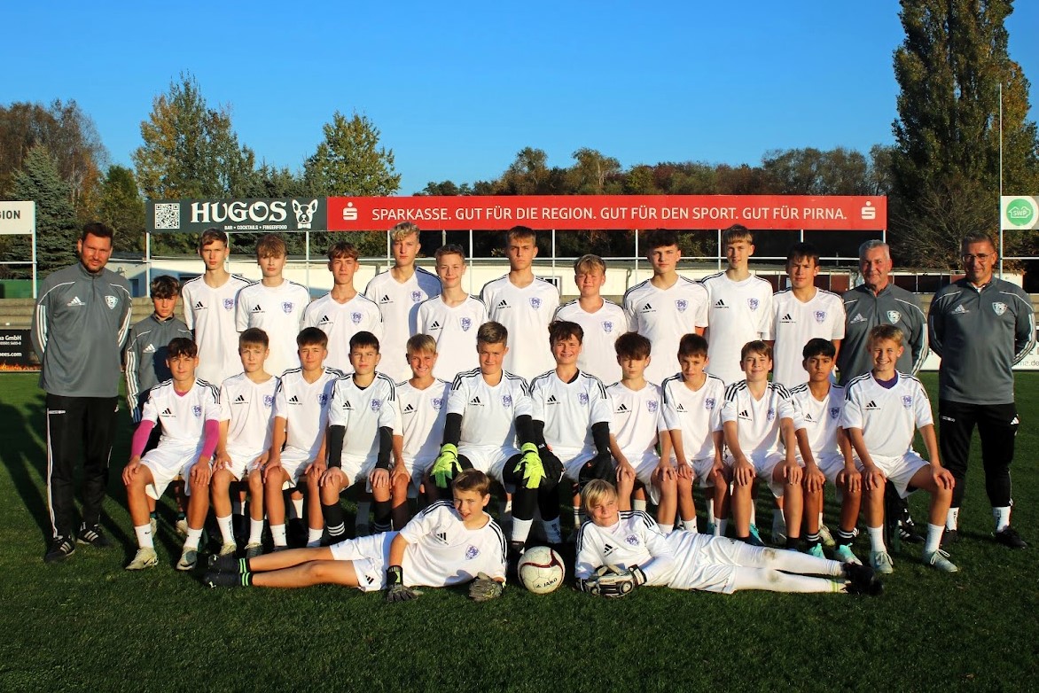 Sind auf Landes- und Kreisebene ebene erfolgreich am Ball: Die C-Junioren (C1 und C2) 2024/2025 des VfL Pirna. Foto: VfL