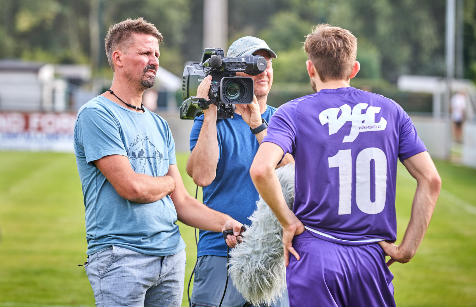 Starke Medien-Zusammenarbeit: Pirna-TV begleitet aktuell jedes Landesliga-Heimspiel des VfL Pirna-Copitz. Foto: Marko Förster