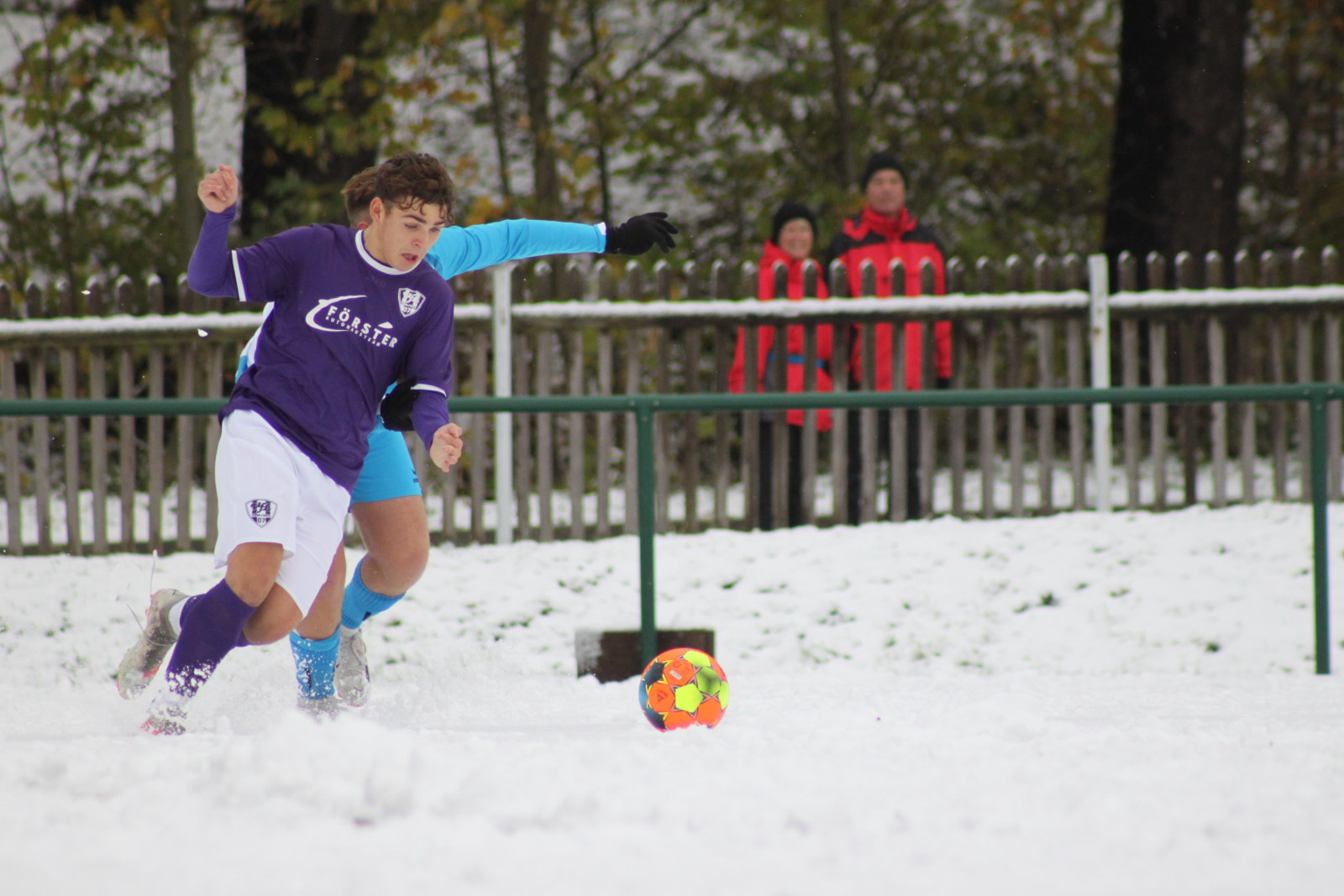 Zweikampfstark: Die VfL-Talente setzen sich durch. Foto: VfL/Maximilian Arlt