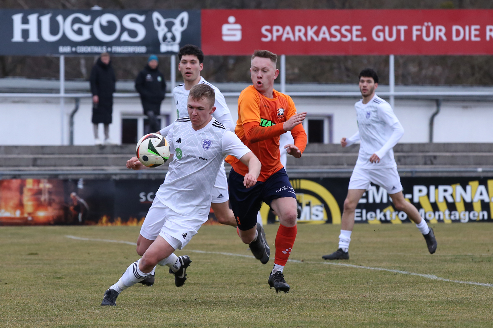 Wühlt und kämpft sich an seinen Gegnern vorbei! Philipp Fynn Thomas Liebing vom VfL Pirna. Foto: Torsten Schwalm (www.torsie.de/borea)
