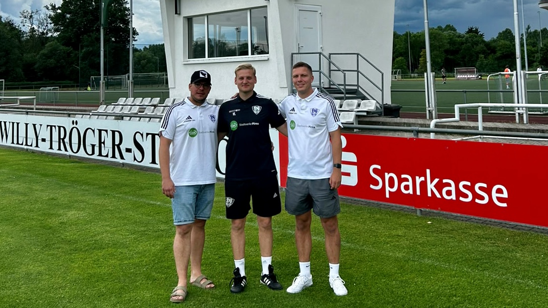 Florian Glöß (li.), Viktor Löwe (Mi.) und John-Benedikt Henschel bilden das Trainer-Trio des VfL. Foto: VfL