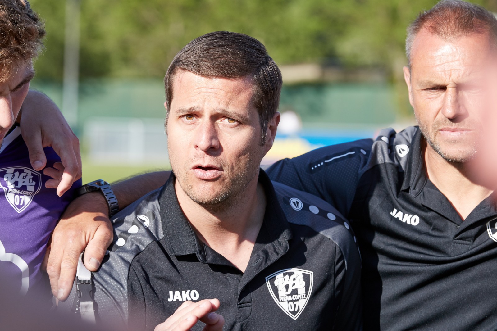 Schwören ihr Team ein: Das VfL-Trainerduo um Frank Paulus (Mi.) und Enrico Mühle (re.). Foto: Marko Förster