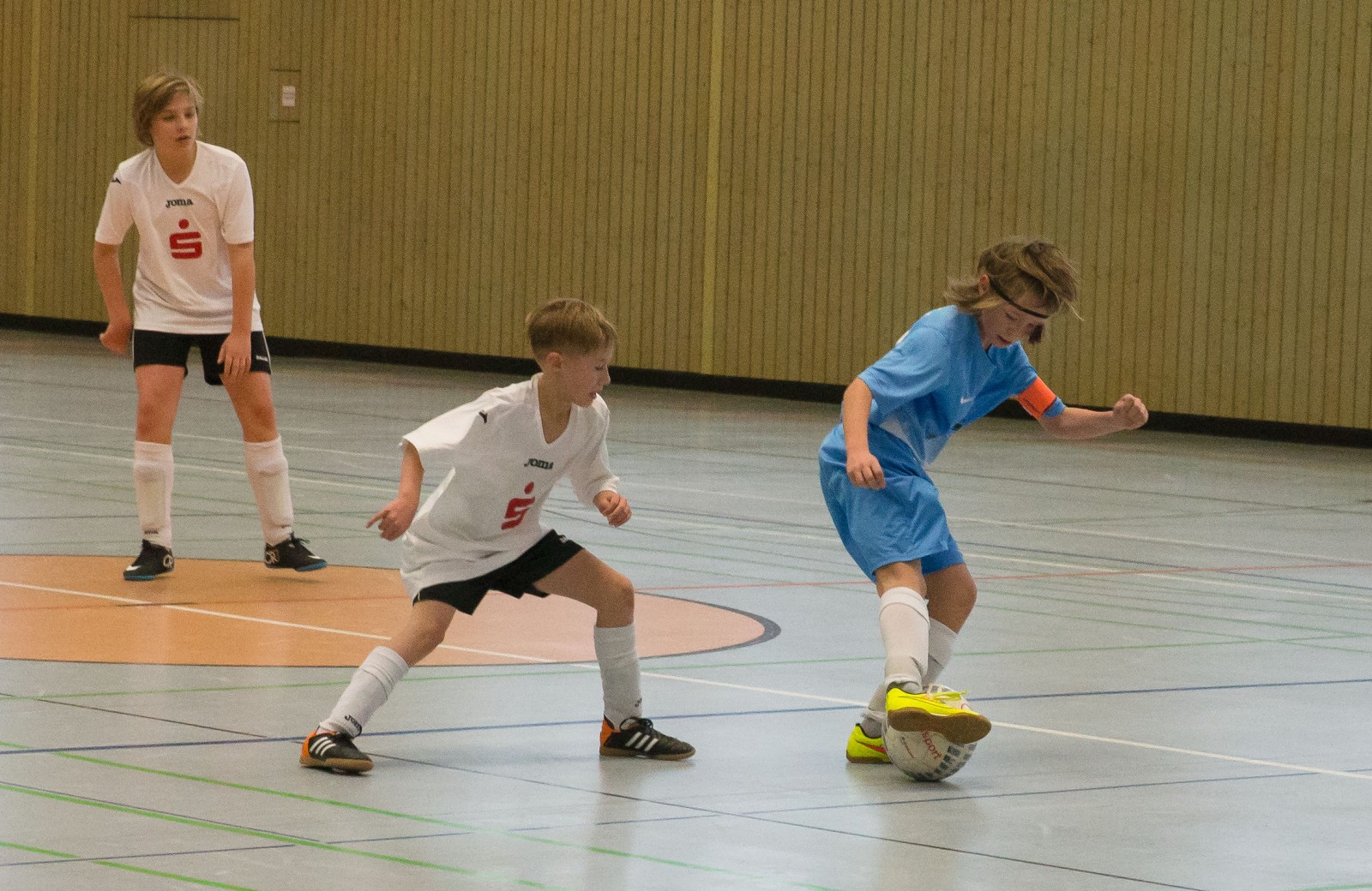 Immer Druck machen: Die VfL-Kicker auf Balljagd. Foto: Marko Förster