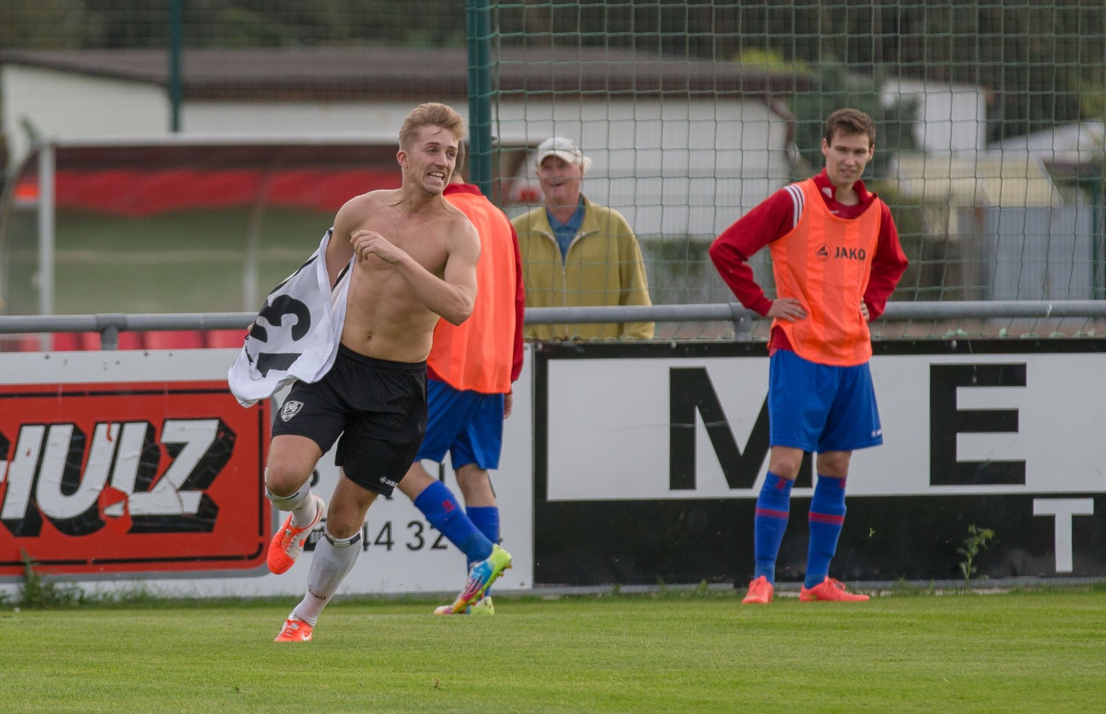 Emotionen pur! Marcel Reck jubelt über den VfL-Siegtreffer. Foto: Marko Förster