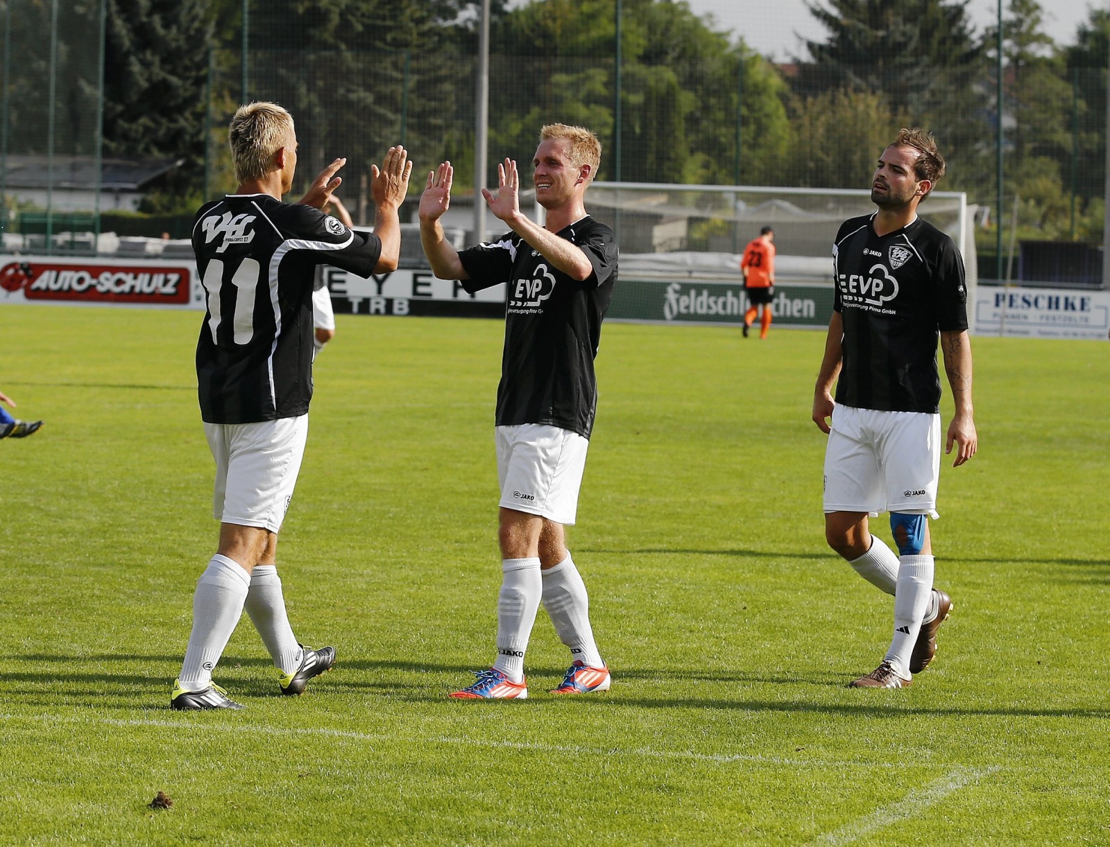 Ronny Kreher, Rutger Nagel und Christoph Hartmann klatschen zufrieden ab. Foto: Marko Förster