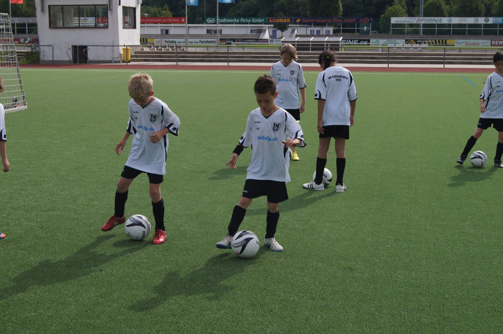 Fußball, Spaß und Training: Die Kinder des VfL-Camps haben beste Bedingungen. Foto: VfL