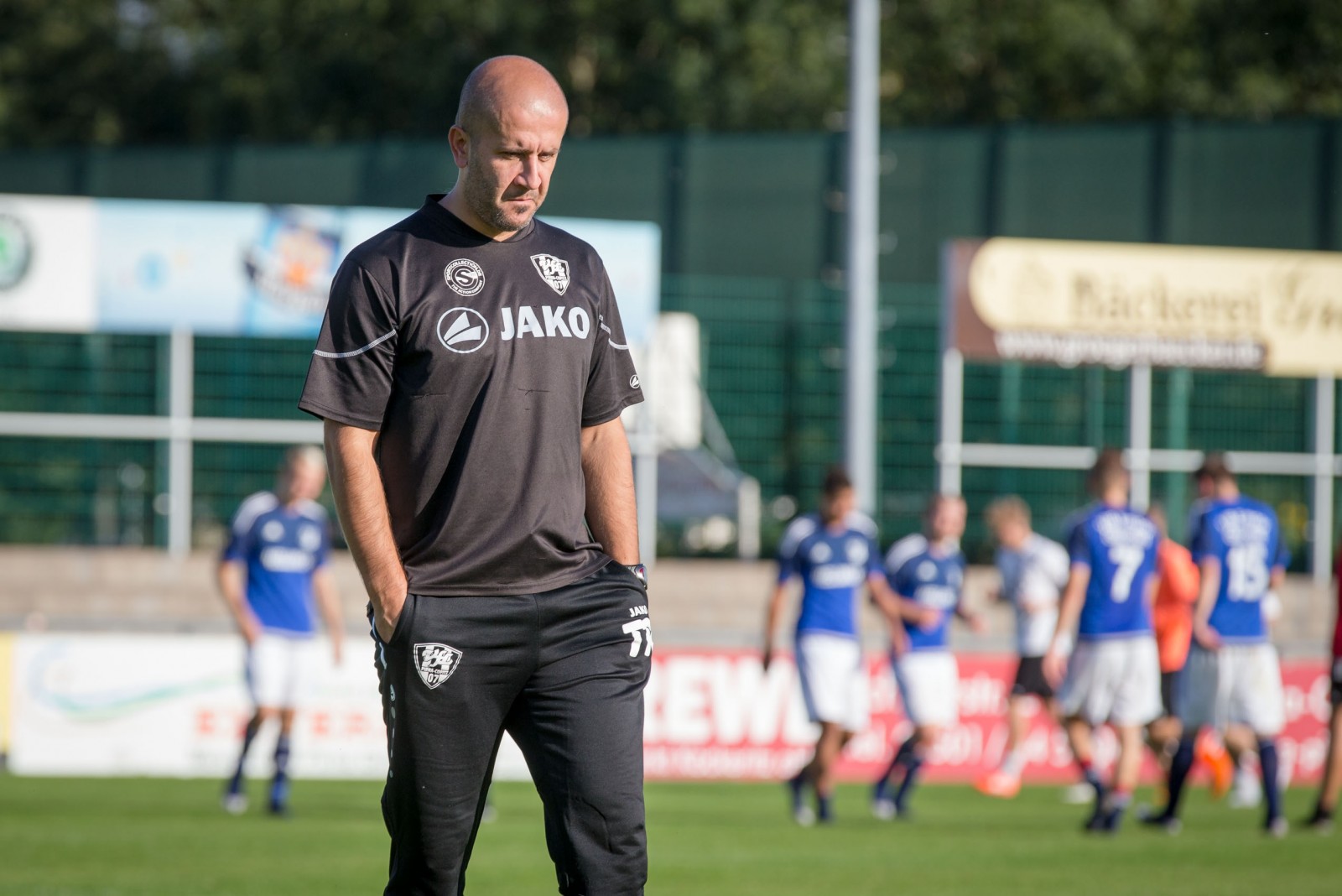 Nachdenklich: VfL-Coach Elvir Jugo überlegt sich den Plan für das nächste Spiel. Foto: Marko Förster