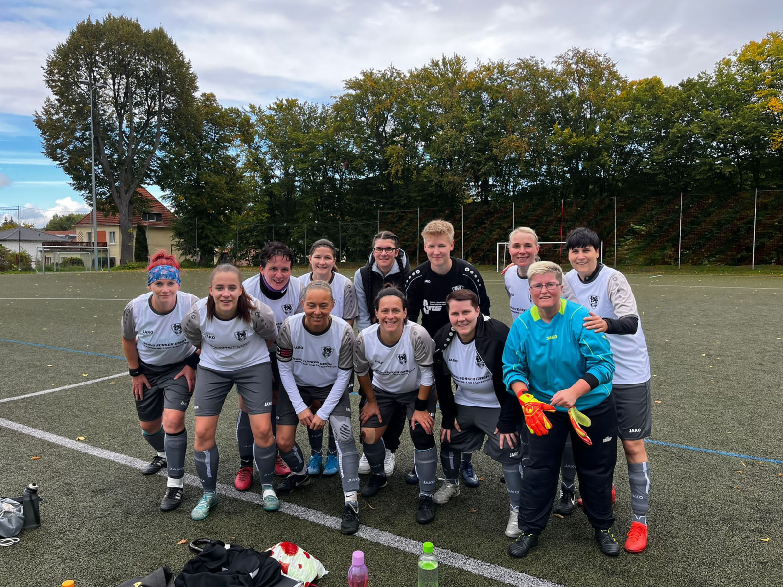 Freude nach dem Spiel! Die VfL-Frauen jubeln nach einem Sieg. Foto: VfL/mw