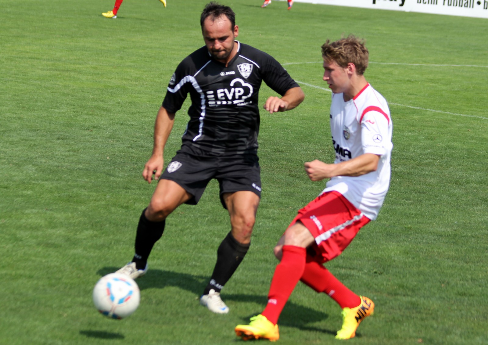 VfL-Spieler Adis Islamovic geht entschlossen zum Ball. Foto: Karsten Hannover/Grimma