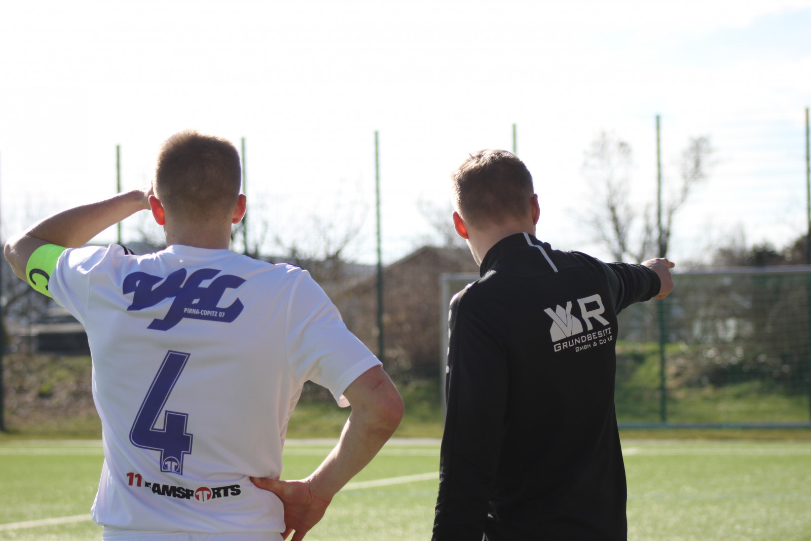 Immer ein offenes Ohr für ihre Spieler: Die Trainer des VfL Pirna-Copitz. Foto: VfL/Maximilian Arlt