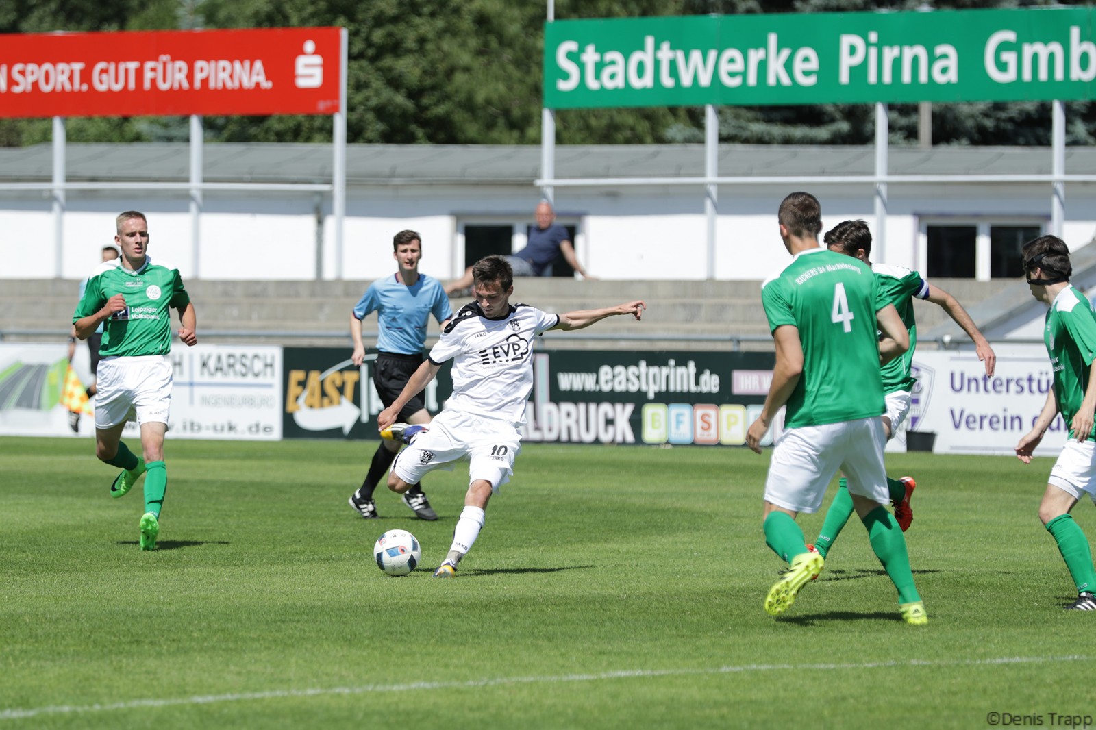 Visiert das gegnerische Tor an: VfL-Offensivspieler Martin Schmidt. Foto: www.denistrapp.de