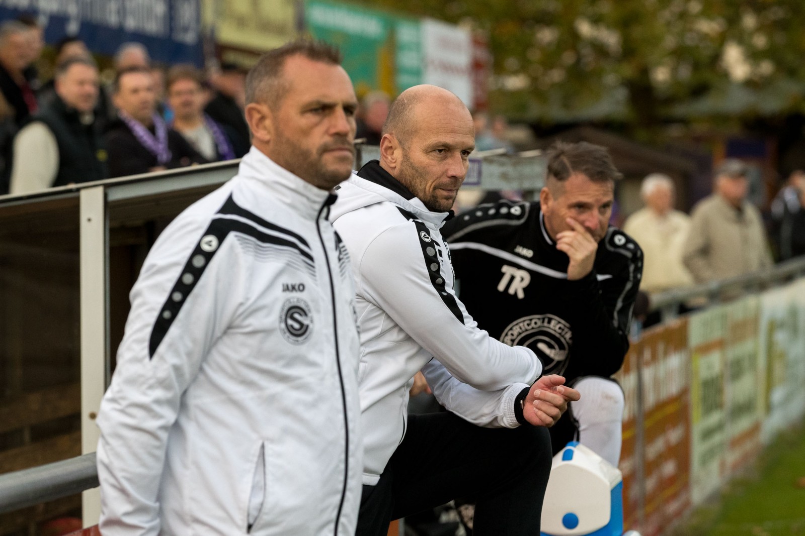 Gutes Trio: VfL-Trainer Däbritz (Mi.), Assistent Mühle (li.) und Torwartcoach Schutz (re.). Foto: Marko Förster