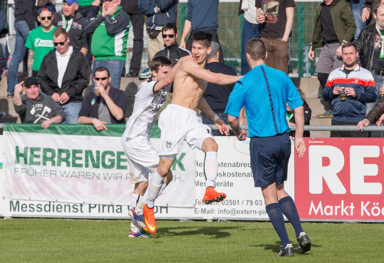 Jubel und Emotionen: Wenn der VfL Pirna einen Sieg einfährt, ist die Freude groß. Foto: Marko Förster