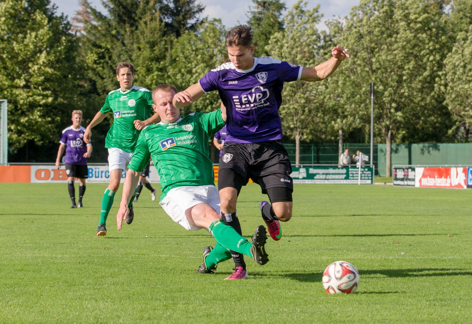 Antrittsstark: Marius Riedel vom VfL versucht, seinen Gegenspieler abzuschütteln. Foto: Marko Förster