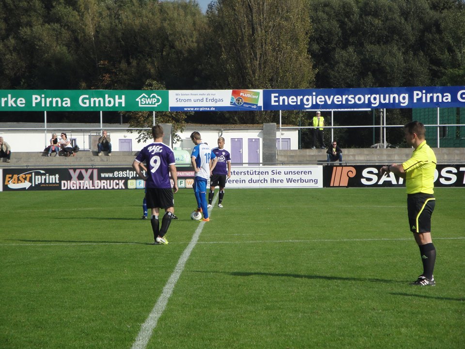 Anpfiff! VfL Pirna gegen Stahl Freital war gleichzeitig ein Landkreis-Derby. Foto: Matze-Groundhopping