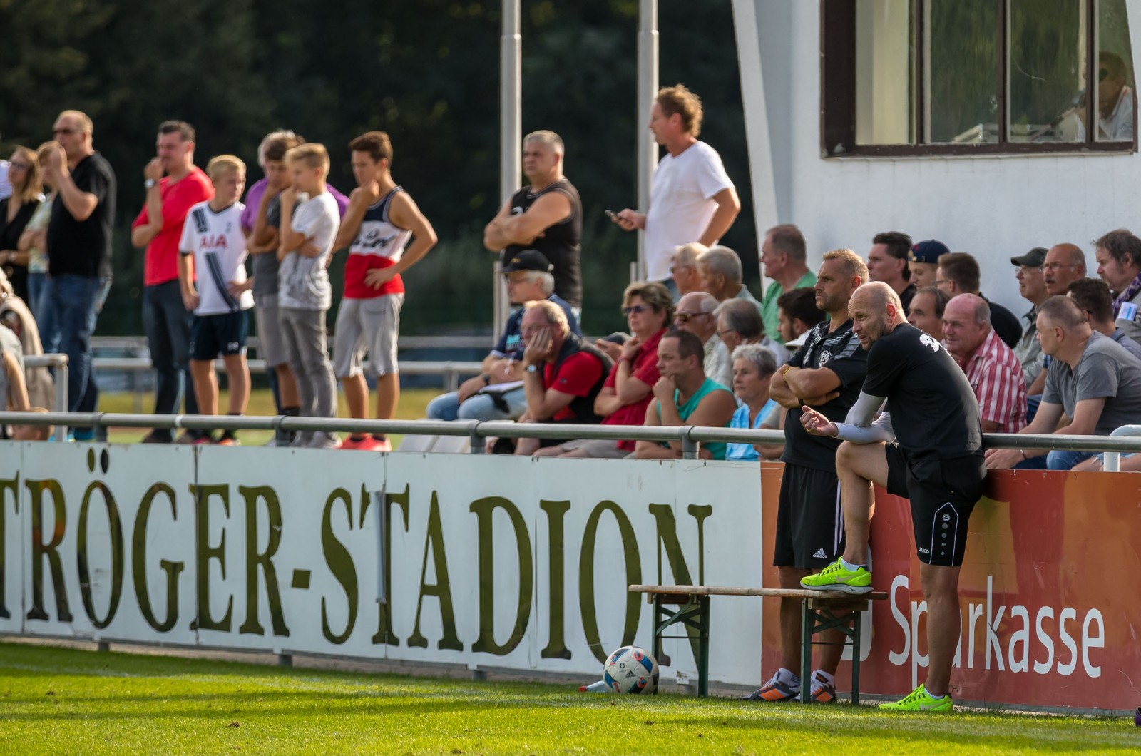 Gutes Team: VfL-Trainer Nico Däbritz (re.) und Enrico Mühle. Foto: Marko Förster