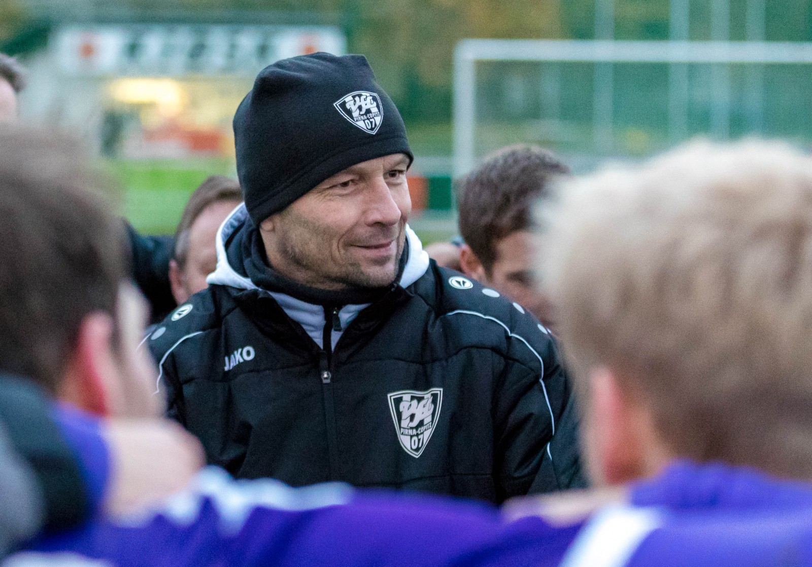 Ein Team, eine Mannschaft: VfL-Trainer Nico Däbritz und seine Spieler. Foto: Marko Förster