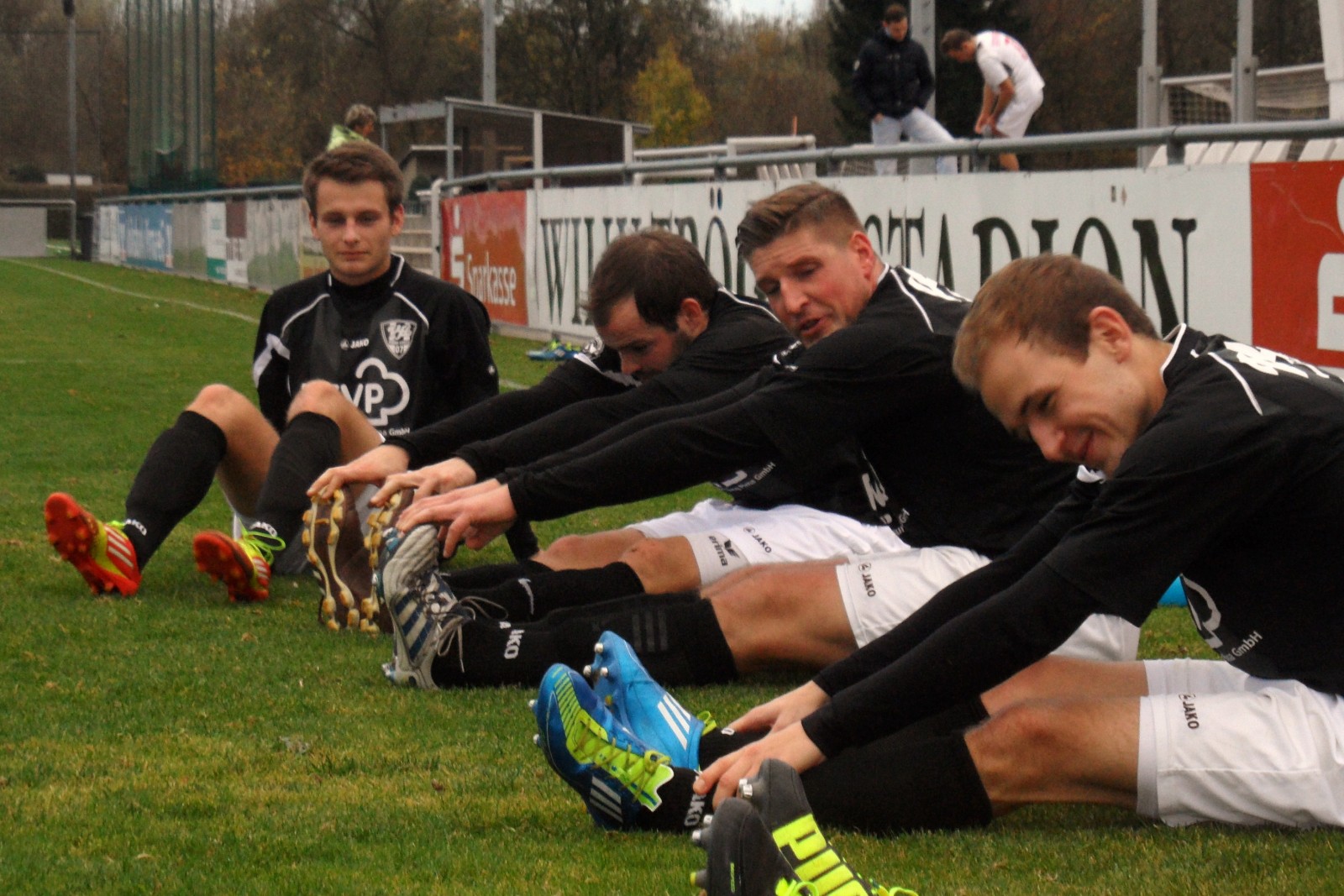 Swozil, Hartmann, Dörner und Rechenberger haben Spaß bei der Übung. Foto: VfL/rz