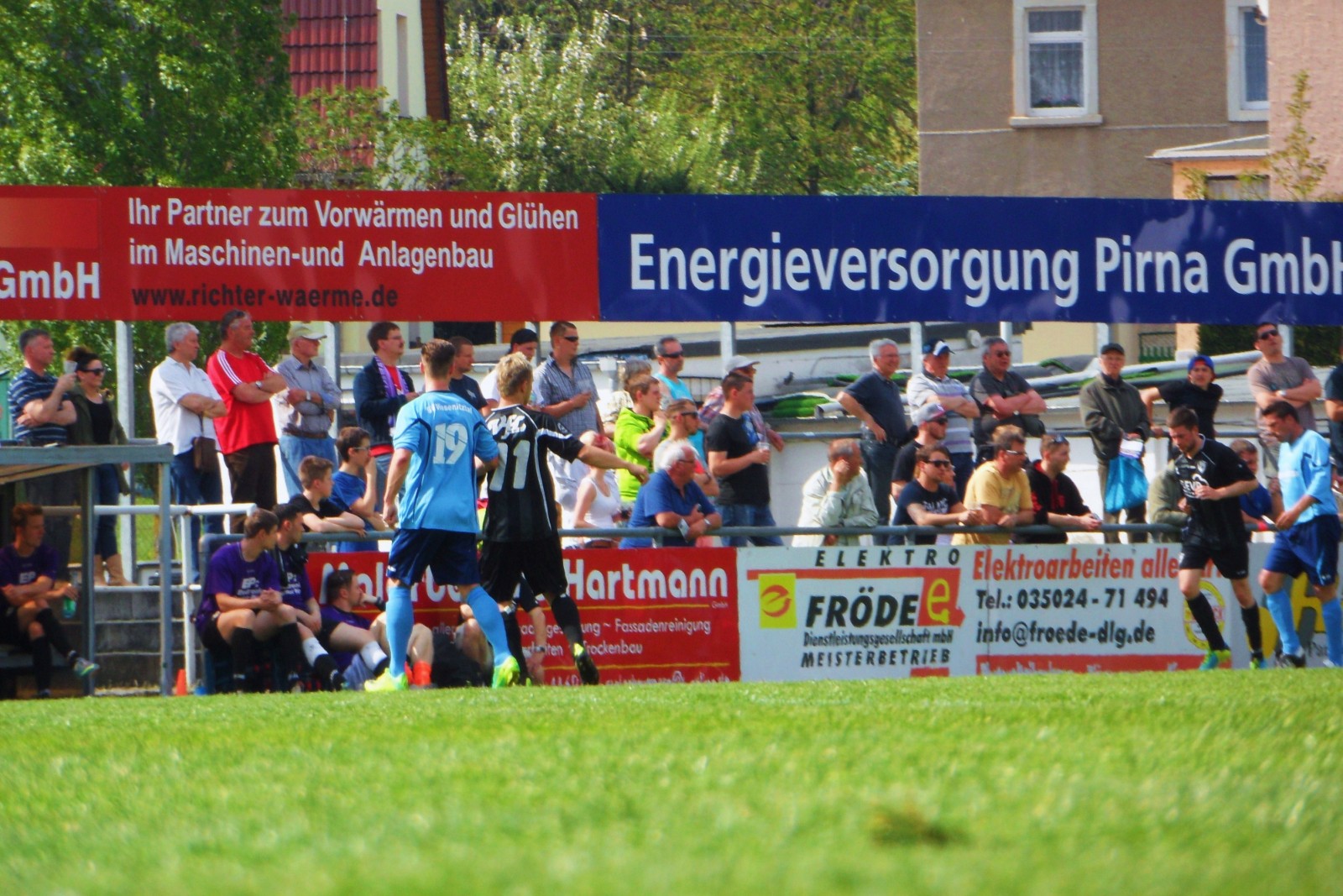 Gute Kulisse, schönes Wetter: Fußball im Willy-Tröger-Stadion. Foto: VfL/rz