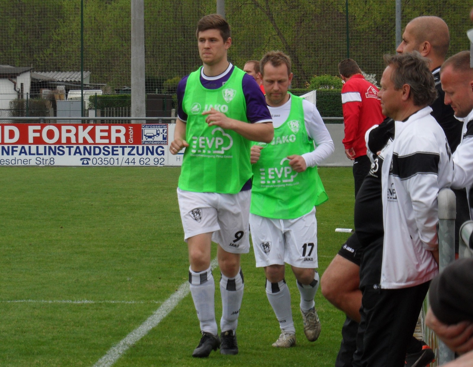 Mehr als elf Freunde: Marcel Kleber (li.) und Berko Berthold helfen als Einwechselspieler. Foto: VfL/rz