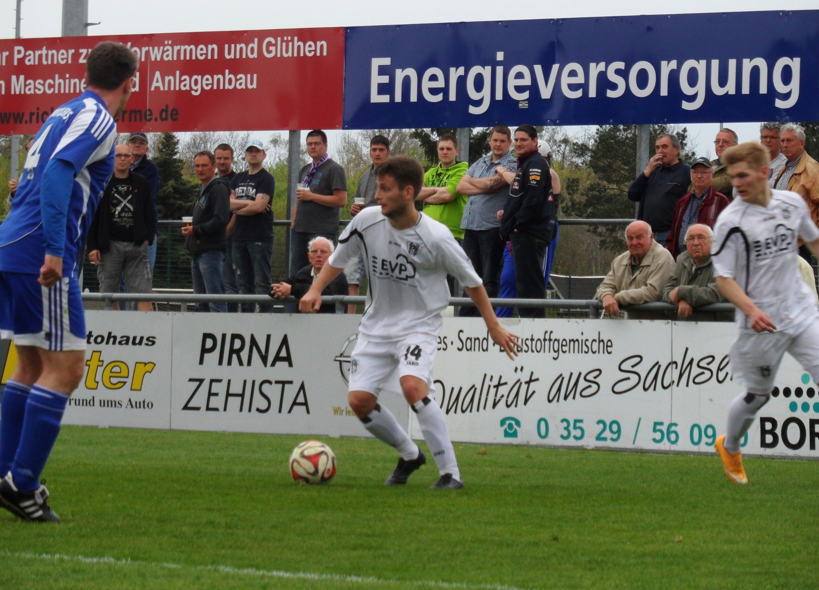 Dribbling auf der Außen: Maximilian Swozil hat den Ball am Fuß. Foto: VfL/rz