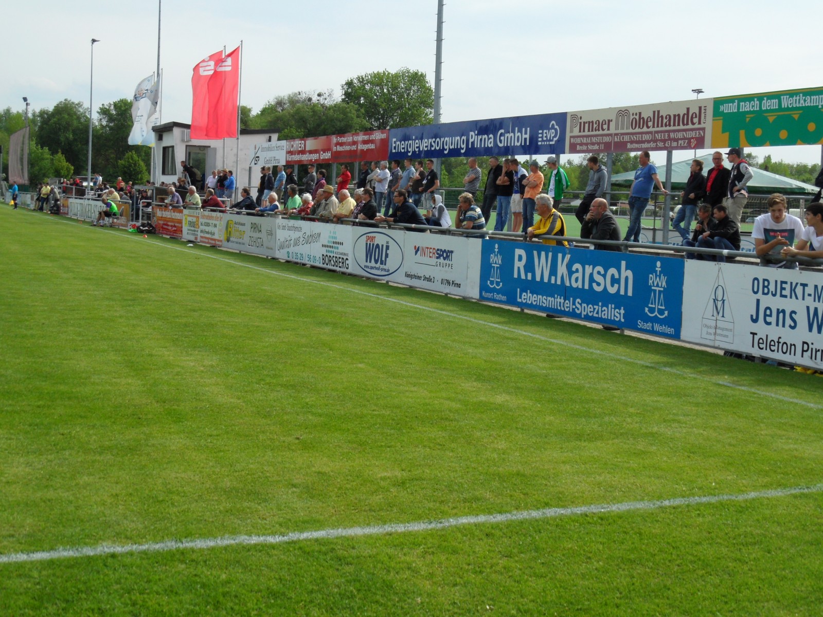 Ordentlich besucht: Das Willy-Tröger-Stadion des VfL Pirna-Copitz bei einem Heimspiel. Foto: VfL/rz