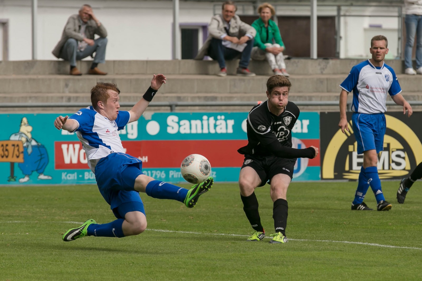 Durchpusten und abziehen: VfL-Stürmer Marcel Kleber. Foto: Marko Förster