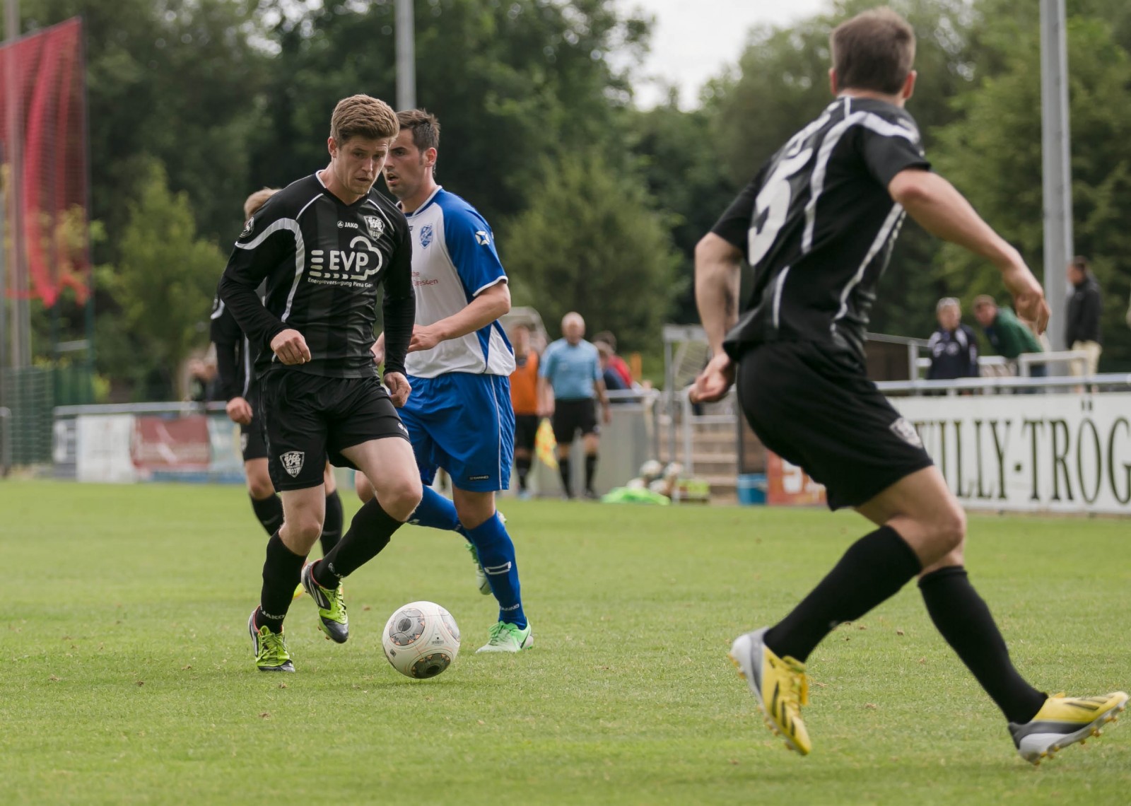 Marcel Kleber führt den Ball im VfL-Spiel. Foto: Marko Förster