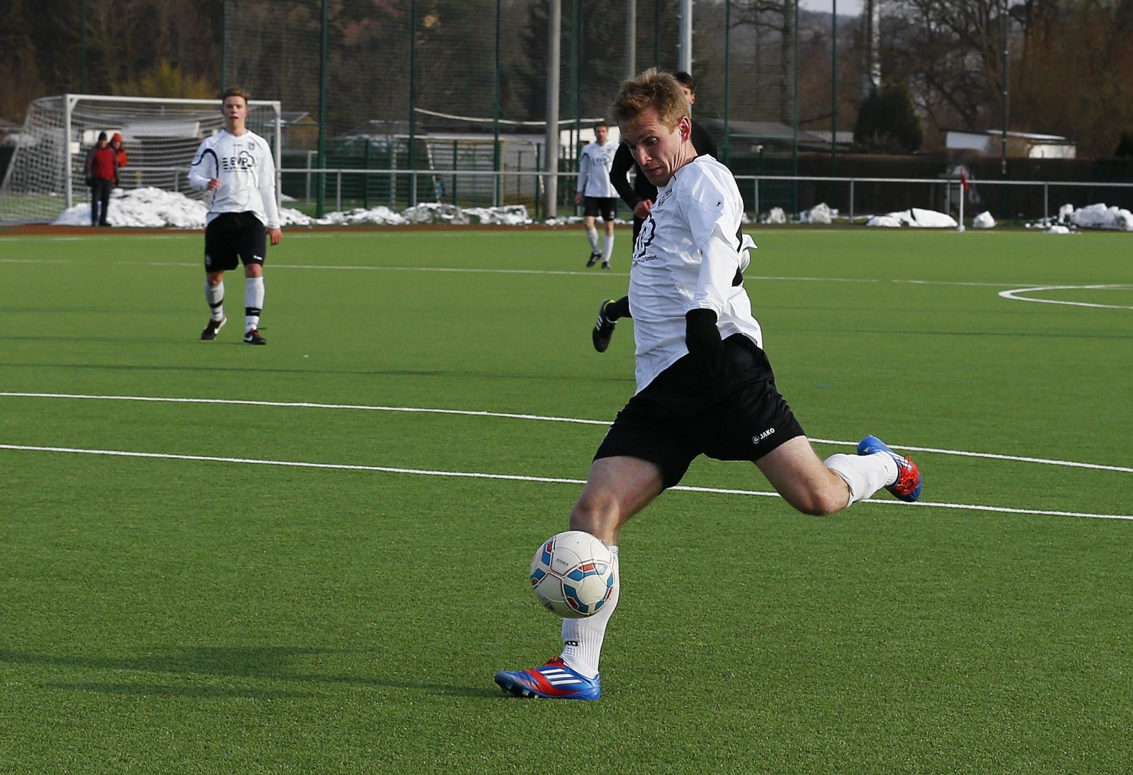 Rutger Nagel zieht ab - und trifft für den VfL! Foto: Marko Förster