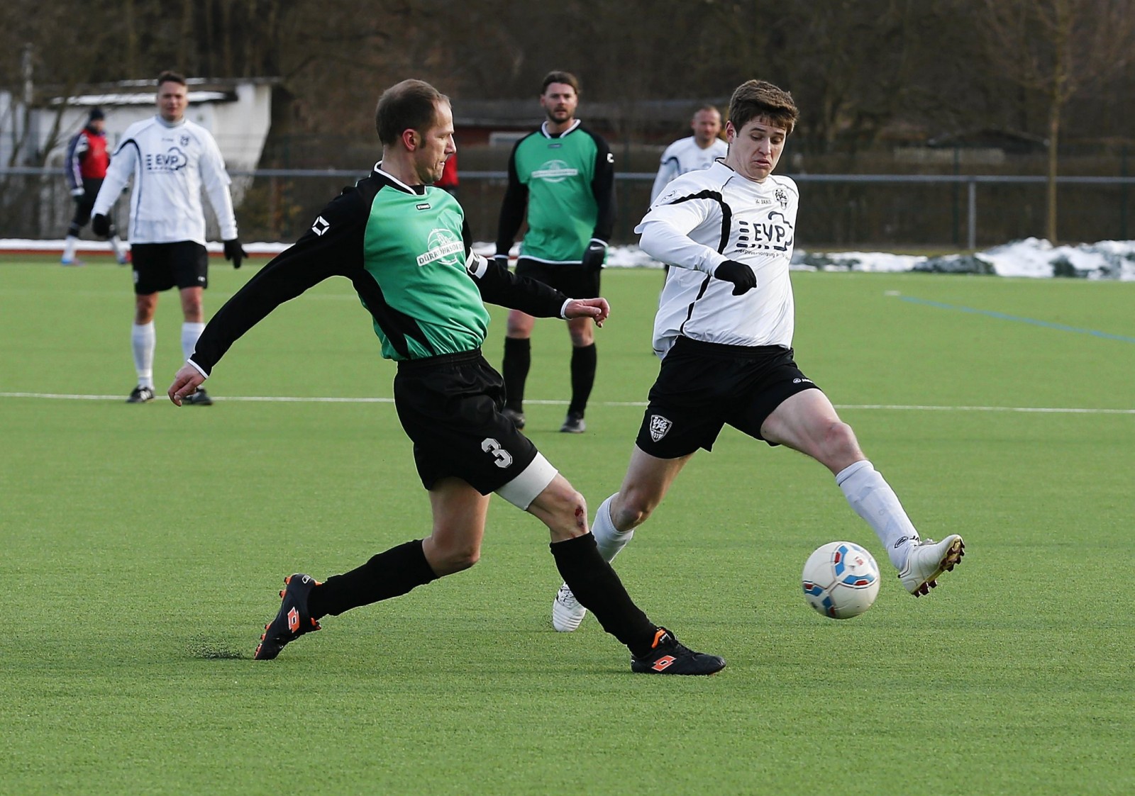 VfL-Stürmer Marcel Kleber setzt entschlossen nach, kämpft um jeden Ball. Foto: Marko Förster