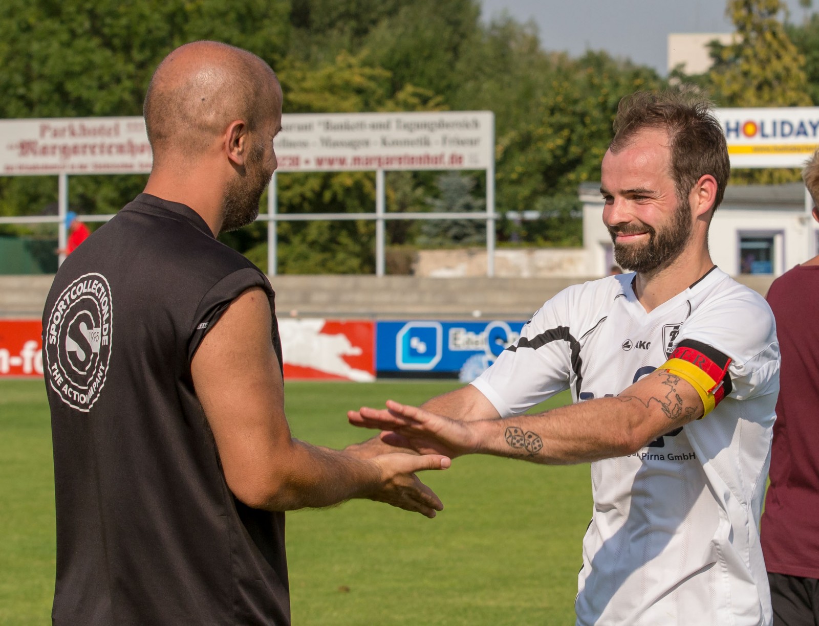 Abklatschen! VfL-Coach Elvir Jugo (li.) und Christoph Hartmann. Foto: Marko FÃ¶rster