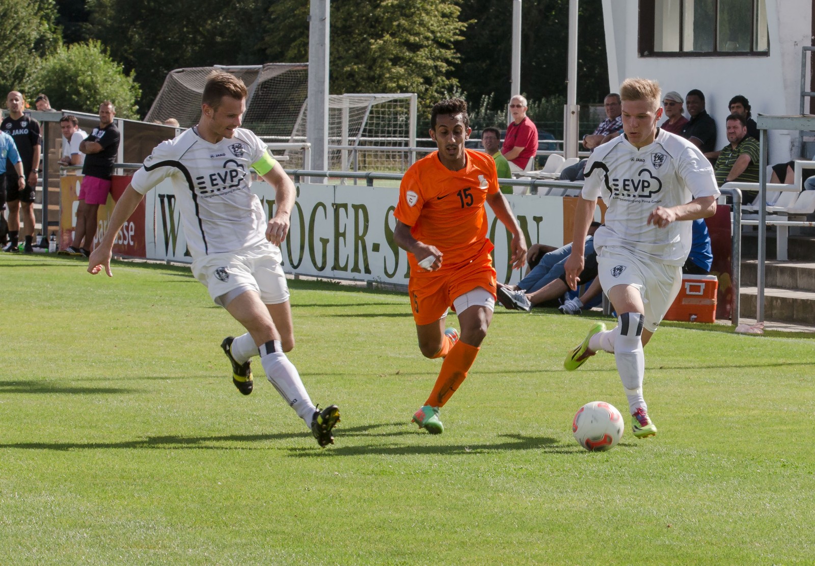 Die VfL-Defensive setzt ihre Gegner gemeinsam unter Druck. Foto: Marko Förster