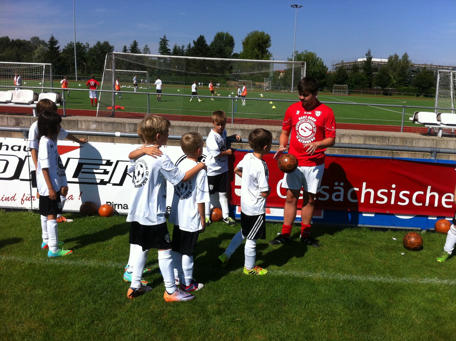 Üben, spielen, Spaß haben: Viel Action beim VfL-Nachwuchs-Camp. Foto: VfL