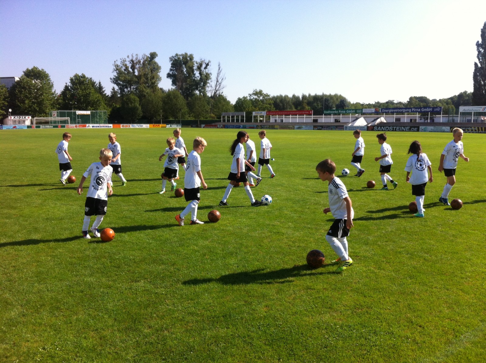 Freizeit, Sonne, Fußball - ideale Bedingungen fürs Kicken beim VfL. Foto: VfL