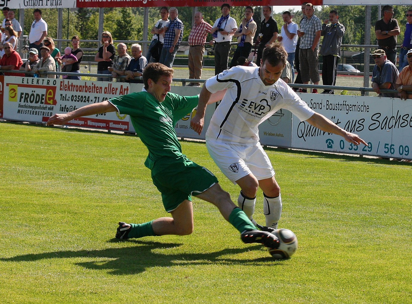 VfL-LeistungstrÃ¤ger Christoph Hartmann im Zweikampf. (Foto: Marko FÃ¶rster)