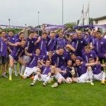 Aufstiegshelden 2015! Hier jubeln Trainer, Mannschaft, Betreuer und Fans vom VfL Pirna-Copitz. Foto: Marko Förster