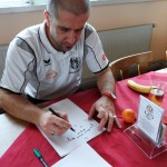 Elvir Jugo zeichnet im Klubcasino die VfL-Taktik auf. Foto: VfL/rz