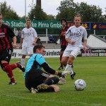 Copitz-Kicker Berthold spitzelt den Ball am Keeper vorbei... Foto: Marko Förster