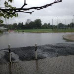 Juni 2013: Die VfL-Sportanlage steht nahezu komplett unter Wasser. Foto: VfL/hb