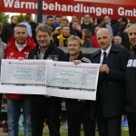 Ostsächsische Sparkasse Dresden, SG Dynamo Dresden und VfL Pirna-Copitz spenden gemeinsam 6.000 Euro an die Flutopfer. Foto: Marko Förster