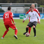 Auch doppelt nur schwer zu bremsen: VfL-Eigengewächs Kai Kemter behauptet sich gegen seine Gegenspieler. Foto: www.denistrapp.de