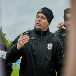 Trainer und Kommunikator: Frank Paulus coacht den VfL Pirna gemeinsam mit Enrico Mühle (re.). Foto: Marko Förster