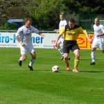 Gemeinsam setzen die VfL-Kicker den Gegner unter Druck.