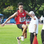 Paradedisziplin Dreisprung: Aron Schneider vom VfL Pirna-Copitz. Foto: DLV - Deutscher Leichtathletikverband.