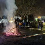 Schöne Gespräche bei guten Getränken und Speisen: Auch das bietet der VfL-Lagerfeuer-Abend. Foto: VfL