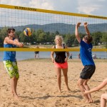 Viel Action im Sand: Beachvolleyball am Natursee in Pirna-Copitz. Foto: Marko Förster