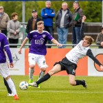 VfL-Offensivspieler Florian Kärger ist nur durch eine Grätsche vom Ball zu trennen. Foto: Marko Förster